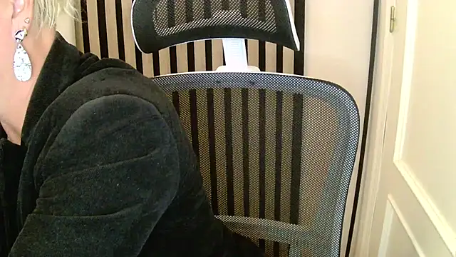 xxNoeliaxx online show from 11/27/25, 07:43