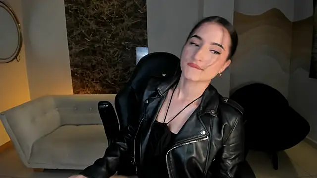 Snapshot of DominiqueVega chatting on 12/19/24, 06:56 DominiqueVega online show from 12/19/24, 06:56