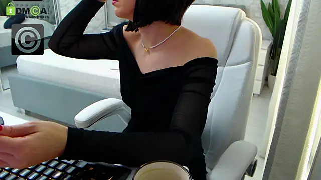 Snapshot of Ellysse_ chatting on 12/19/24, 08:45 Ellysse  online show from 12/19/24, 08:45