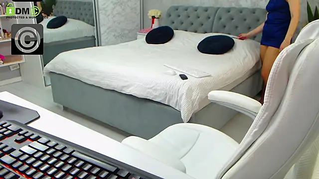 Snapshot of Ellysse_ chatting on 03/14/25, 07:48 Ellysse  online show from 03/14/25, 07:48