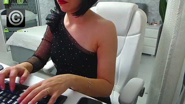 Snapshot of Ellysse_ chatting on 10/07/25, 08:44 Ellysse  online show from 10/07/25, 08:44