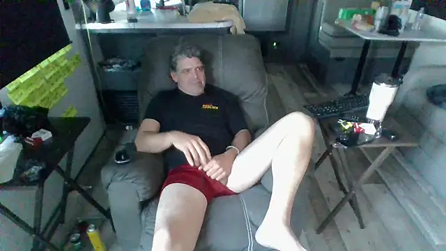 Snapshot of lateniter chatting on 10/31/25, 10:22 lateniter online show from 10/31/25, 10:22