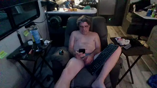 Snapshot of lateniter chatting on 04/25/26, 12:57 lateniter online show from 04/25/26, 12:57