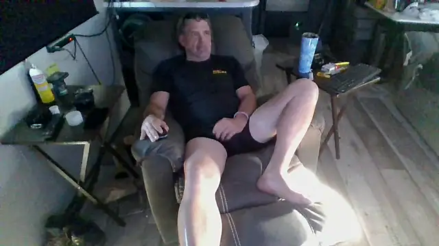 Snapshot of lateniter chatting on 05/03/26, 11:44 lateniter online show from 05/03/26, 11:44