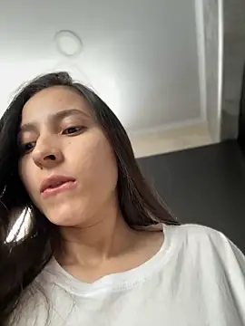 LittleDoll    online show from 10/25/25, 01:29