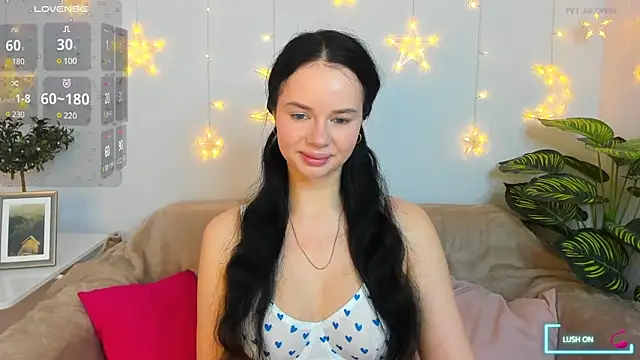 Snapshot of Lori__Hell chatting on 02/28/25, 02:31 Lori  Hell online show from 02/28/25, 02:31