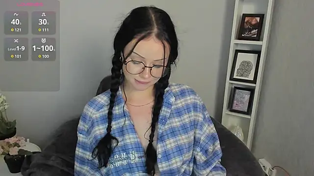 Snapshot of Lori__Hell chatting on 06/18/26, 09:25 Lori Hell online show from 06/18/26, 09:25