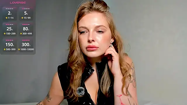 Snapshot of mercedescutee chatting on 09/27/25, 03:28 mercedescutee online show from 09/27/25, 03:28