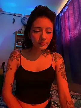 LiliJones  online show from 12/04/25, 06:05