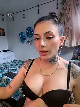 Snapshot of LiliJones_ chatting on 05/16/26, 10:19 LiliJones online show from 05/16/26, 10:19