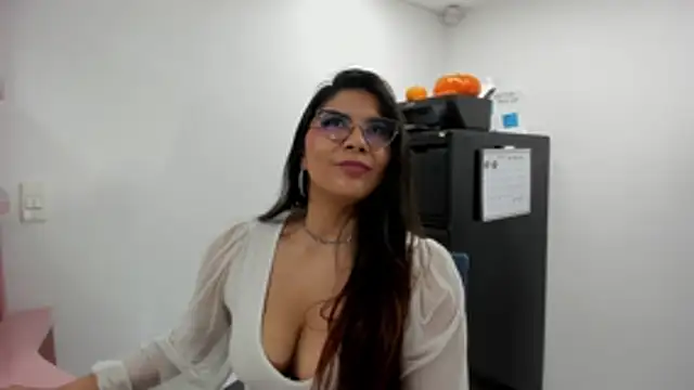 Luna Dumont online show from 11/03/25, 11:11