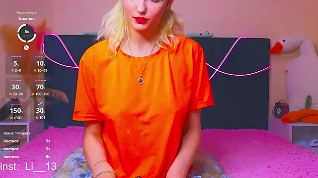 Snapshot of Angelina__1 chatting on 01/08/25, 01:42 Angelina 1 online show from 01/08/25, 01:42