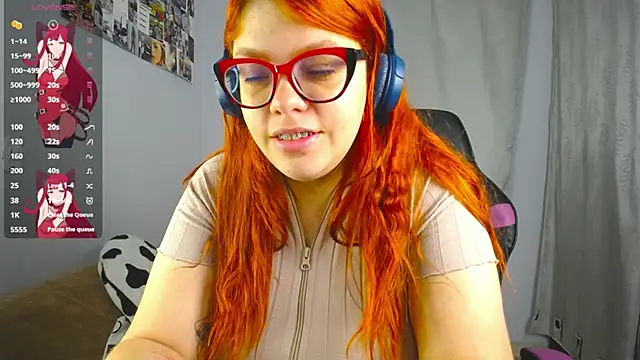 Snapshot of lucie_nicolls chatting on 03/10/25, 08:23 lucie nicolls online show from 03/10/25, 08:23