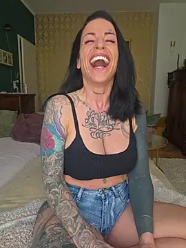 Snapshot of EmilyDiazofficial chatting on 07/25/26, 11:41 EmilyDiazofficial online show from 07/25/26, 11:41