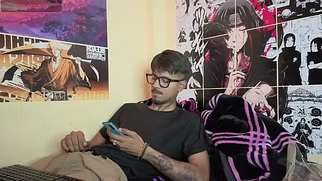 Snapshot of just_fucks chatting on 04/13/26, 05:18 just fucks online show from 04/13/26, 05:18