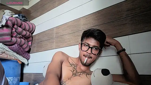 Snapshot of just_fucks chatting on 05/19/26, 10:10 just fucks online show from 05/19/26, 10:10