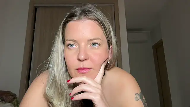 naughtyhollyxxxx online show from 01/09/25, 04:17