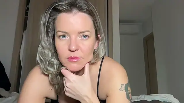 naughtyhollyxxxx online show from 02/05/25, 04:03