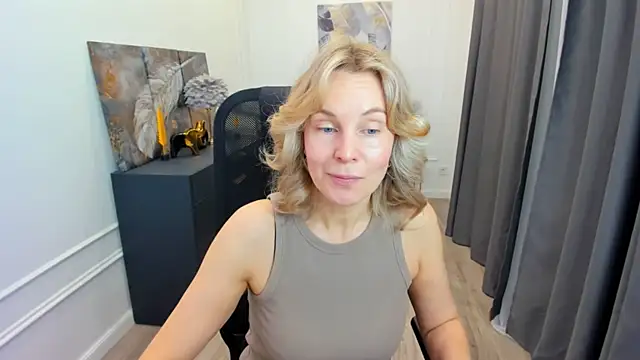 Snapshot of Sinty_Devis chatting on 05/16/26, 04:31 Sinty Devis online show from 05/16/26, 04:31