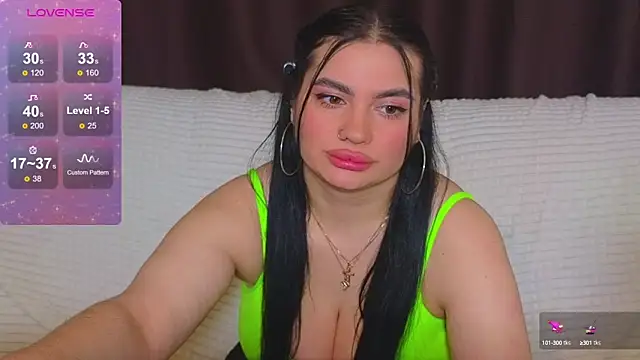 Snapshot of Nikki_Kardashian chatting on 01/30/25, 01:22 Nikki Kardashian online show from 01/30/25, 01:22