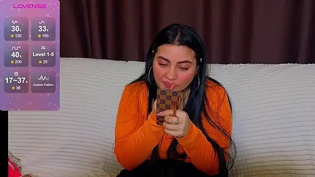 Snapshot of Nikki_Kardashian chatting on 02/11/25, 10:18 Nikki Kardashian online show from 02/11/25, 10:18