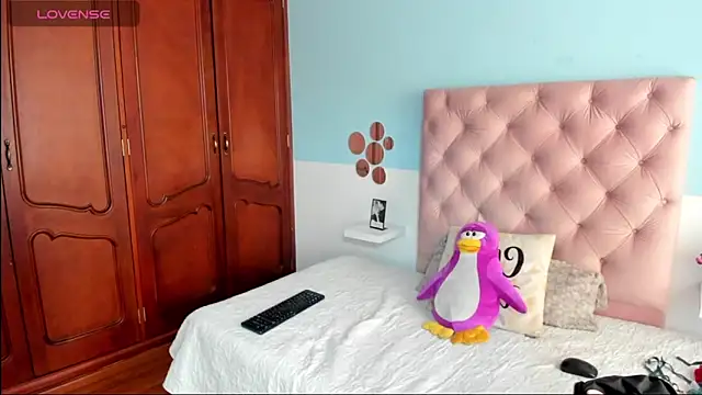 Snapshot of _Sarahh_0 chatting on 12/06/24, 01:33  Sarahh 0 online show from 12/06/24, 01:33