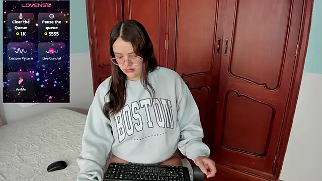 Snapshot of _Sarahh_0 chatting on 12/12/24, 01:39  Sarahh 0 online show from 12/12/24, 01:39