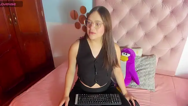 Snapshot of _Sarahh_0 chatting on 02/28/25, 01:58  Sarahh 0 online show from 02/28/25, 01:58