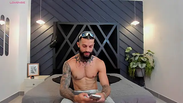 Snapshot of Apolo_Bianco_ chatting on 09/29/25, 11:31 Apolo Bianco online show from 09/29/25, 11:31