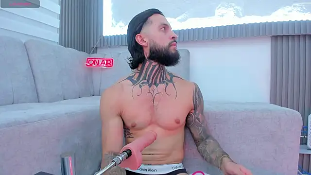 Snapshot of Apolo_Bianco_ chatting on 10/28/25, 01:09 Apolo Bianco online show from 10/28/25, 01:09