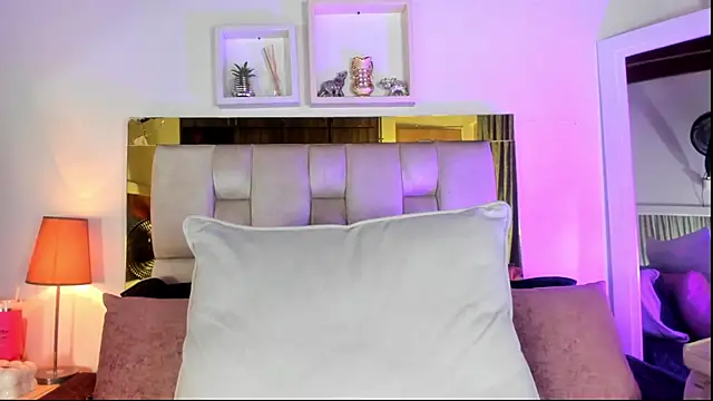 emmy r online show from 10/10/25, 12:15