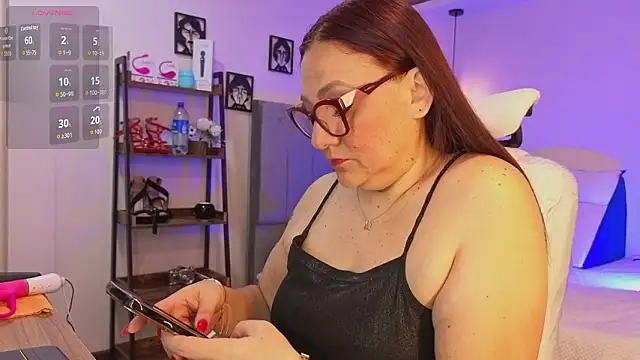 lady nylon  online show from 02/02/26, 11:53