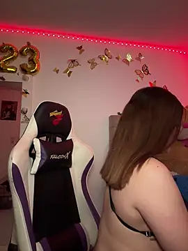 Jullieetta online show from 02/06/25, 12:43