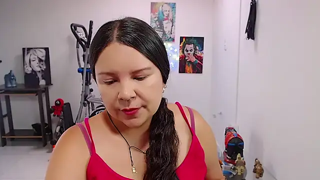 Snapshot of claryssa_ chatting on 05/25/26, 08:04 claryssa online show from 05/25/26, 08:04