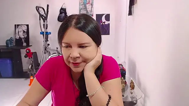 Snapshot of claryssa_ chatting on 06/04/26, 06:58 claryssa online show from 06/04/26, 06:58