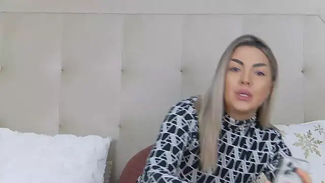 stacya10 online show from 12/22/24, 12:05