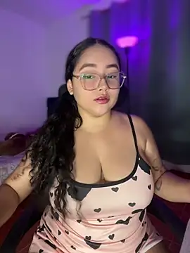 CurlyGirl 1 online show from 04/17/26, 11:30