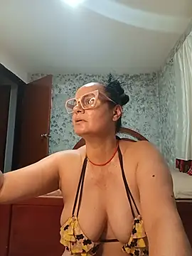 Snapshot of Eunice73 chatting on 07/06/26, 10:01 Eunice73 online show from 07/06/26, 10:01