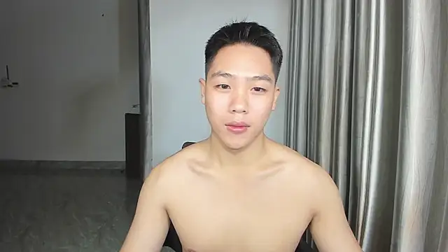 Snapshot of Oliver_Nl chatting on 12/17/24, 04:11 Oliver Nl online show from 12/17/24, 04:11