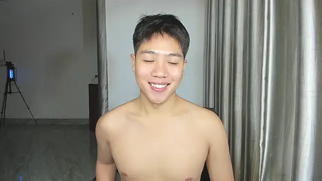 Snapshot of Oliver_Nl chatting on 03/07/25, 03:39 Oliver Nl online show from 03/07/25, 03:39