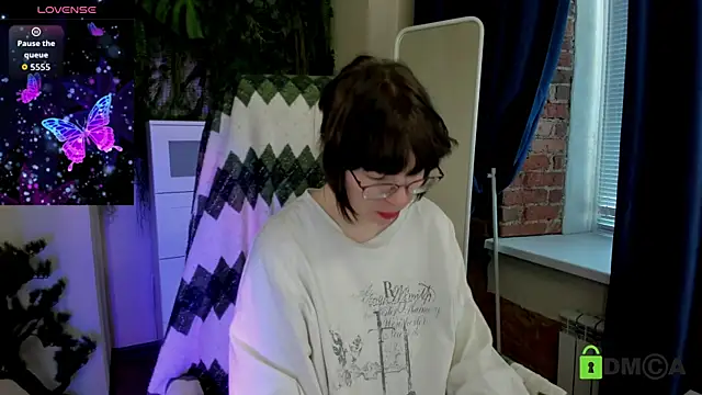 Snapshot of Melissa_Wells chatting on 07/18/26, 04:11 Melissa Wells online show from 07/18/26, 04:11