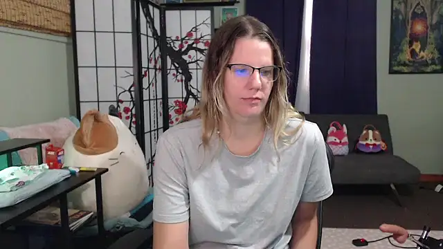 Snapshot of Sarahtineke chatting on 10/20/25, 02:06 Sarahtineke online show from 10/20/25, 02:06