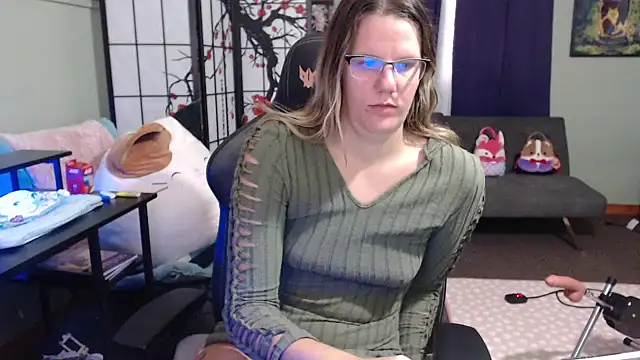 Snapshot of Sarahtineke chatting on 10/21/25, 03:02 Sarahtineke online show from 10/21/25, 03:02