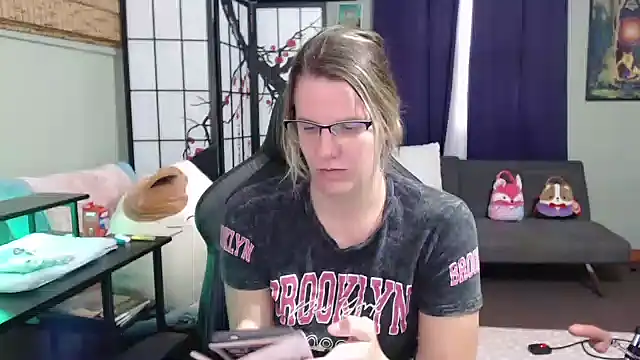 Snapshot of Sarahtineke chatting on 10/22/25, 05:13 Sarahtineke online show from 10/22/25, 05:13