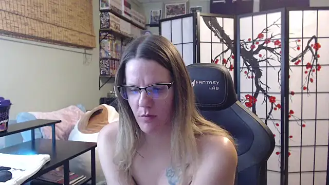 Sarahtineke online show from 02/10/26, 05:33