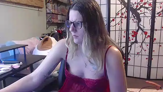 Sarahtineke online show from 03/15/26, 12:49