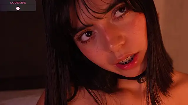 NicolRoss  online show from 11/21/25, 08:13