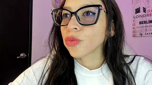 Snapshot of Katty_mouth chatting on 08/03/26, 08:12 Katty mouth online show from 08/03/26, 08:12
