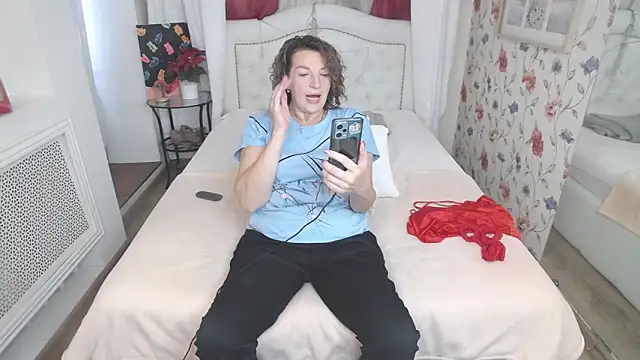 Snapshot of AmiHotGranny chatting on 09/13/25, 12:49 AmiHotGranny online show from 09/13/25, 12:49