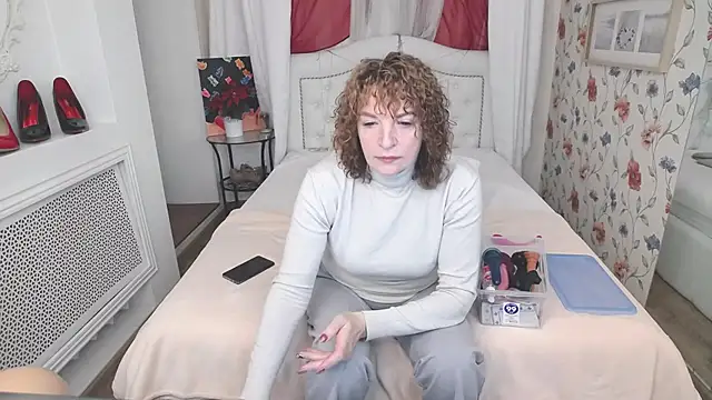 Snapshot of AmiHotGranny chatting on 09/30/25, 06:29 AmiHotGranny online show from 09/30/25, 06:29